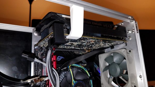 PC Mini-ITX com tela no gabinete 10