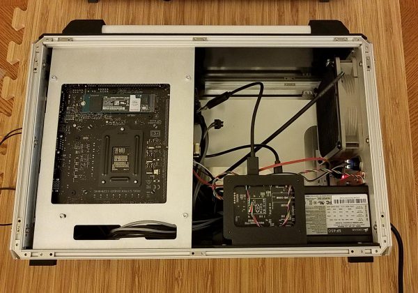 PC Mini-ITX com tela no gabinete 11