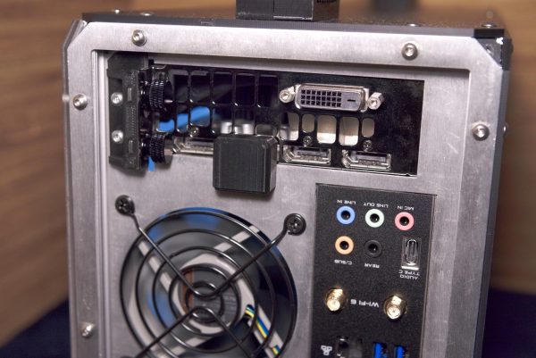 PC Mini-ITX com tela no gabinete 3