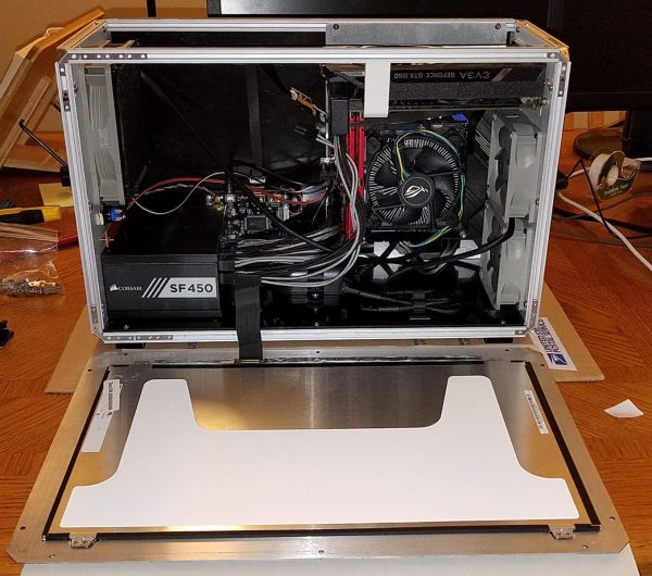 PC Mini-ITX com tela no gabinete 9