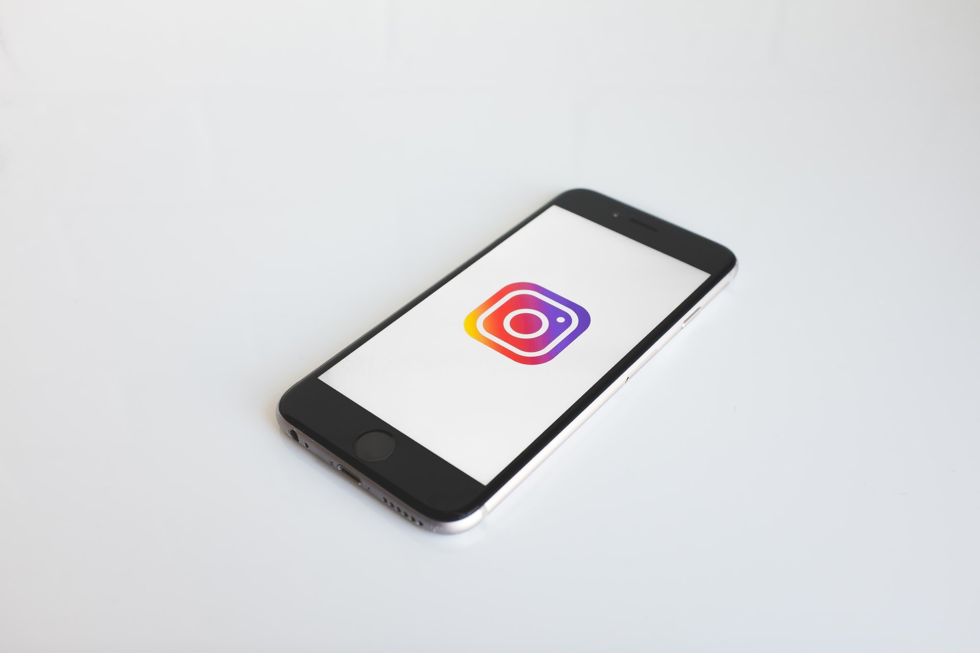 Instagram vai tornar mais difícil o recebimento de spam por DM