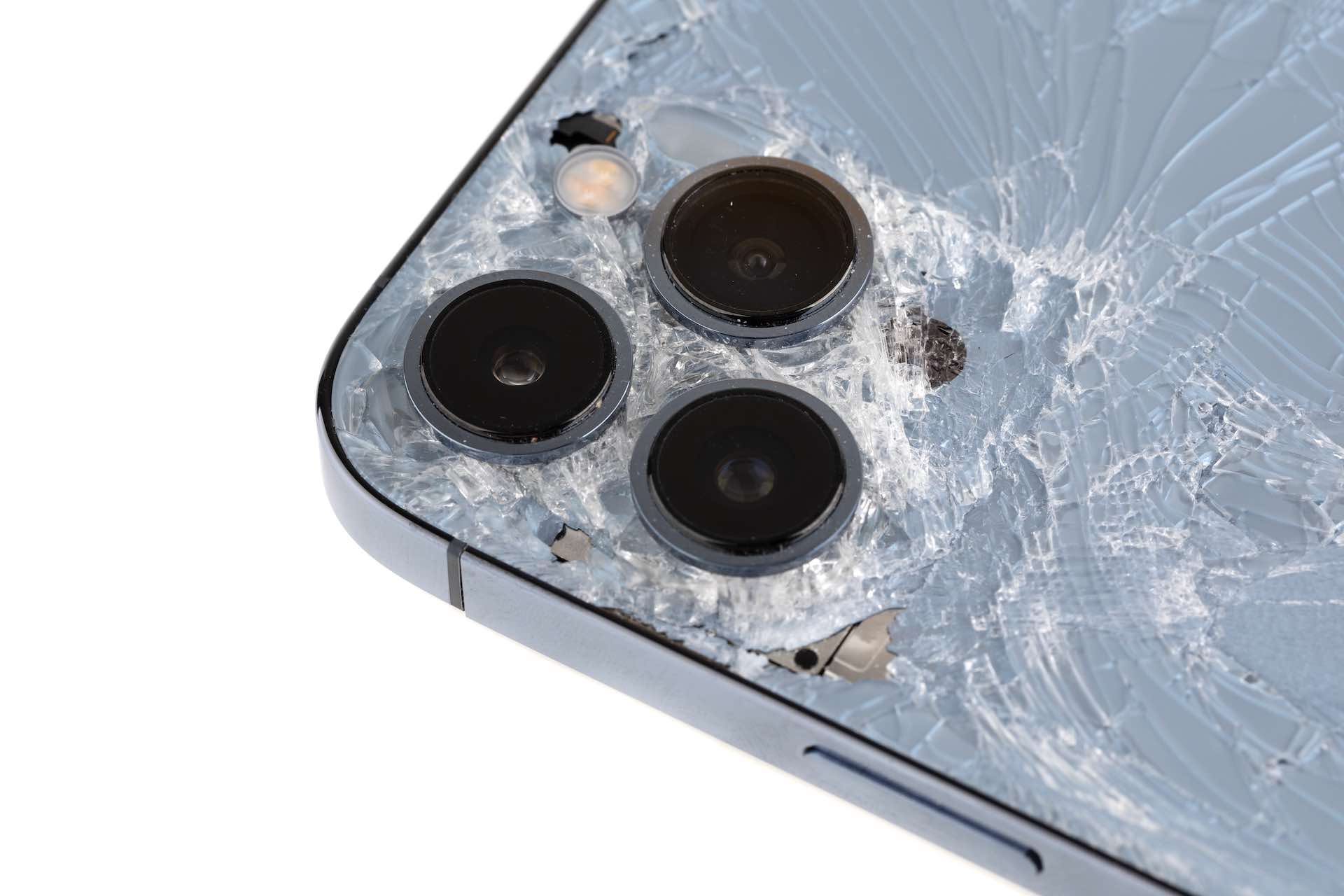 O modelo mais frágil? iPhone 14 Plus e 14 Pro Max passam por testes de queda