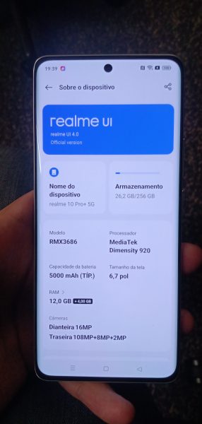 Imagem mostra o corpo do Realme 10 Pro+, que deve chegar ao mercado brasileiro em abril de 2023, a R$ 3.999