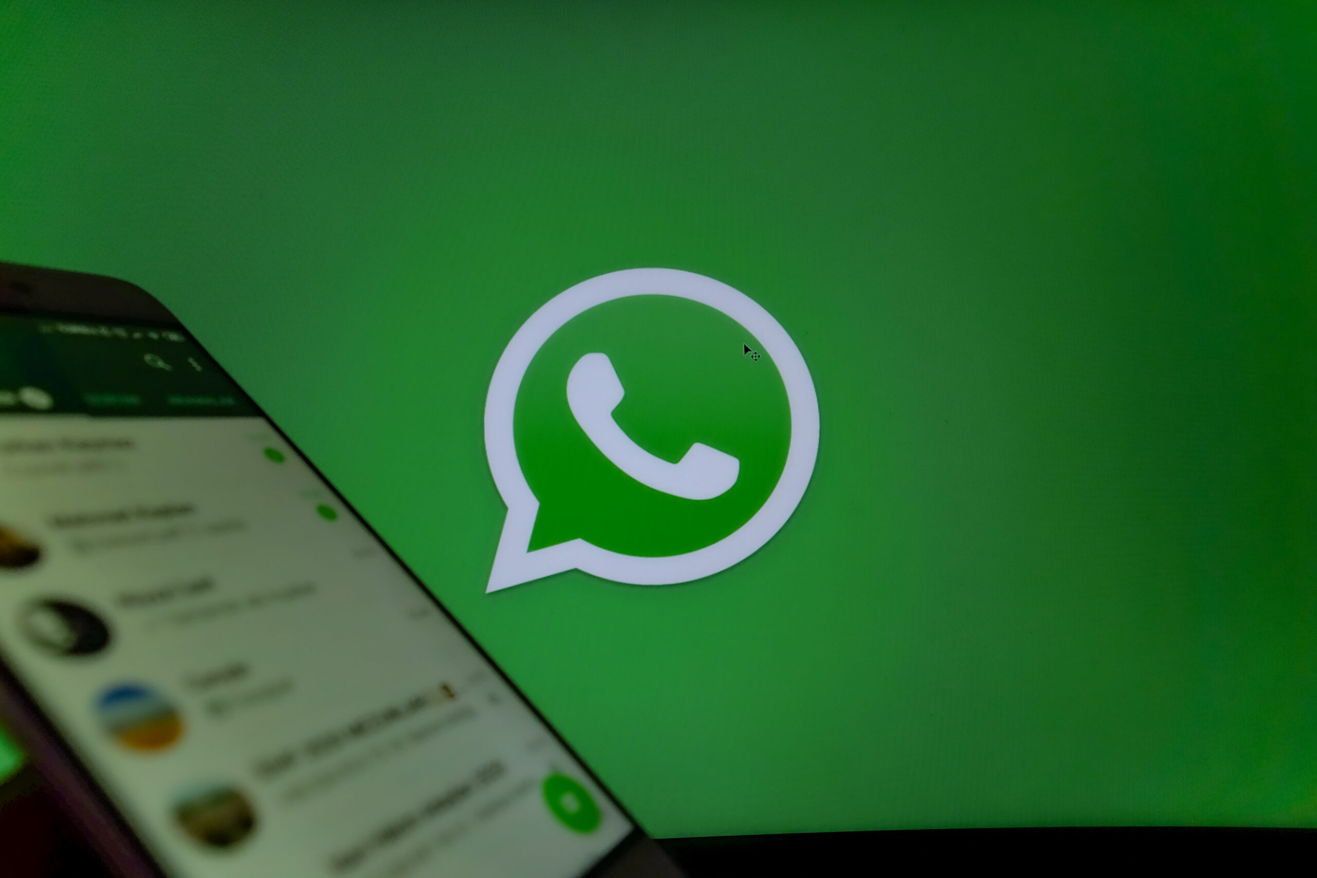WhatsApp libera função para ocultar conversas