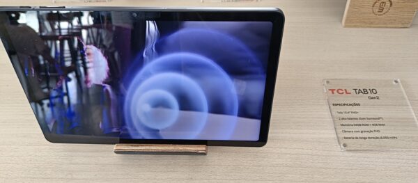 Imagem mostra nova linha TCL 40 NXTPAPER de smartphones e tablets da empresa chinesa