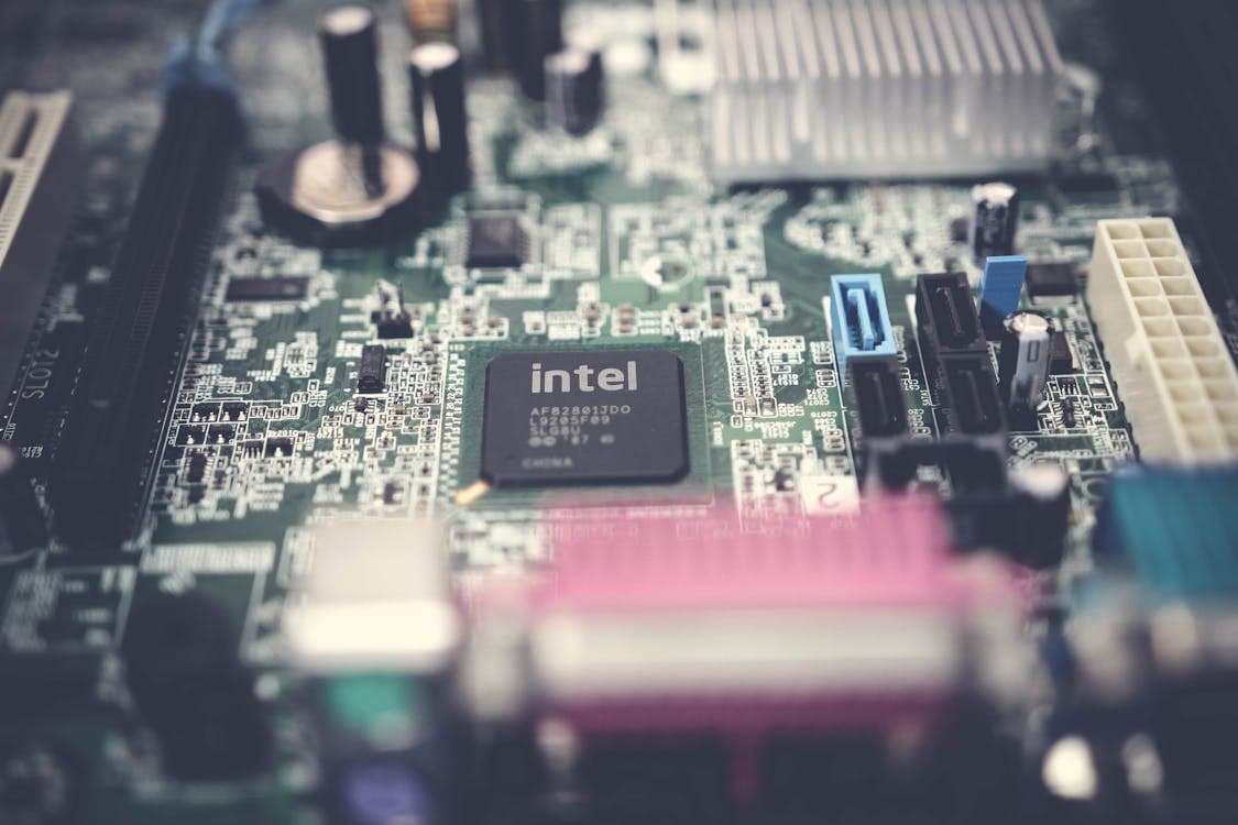 Novidades Intel: Arc A770, Xeon E5-2670 v3 e Muito Mais