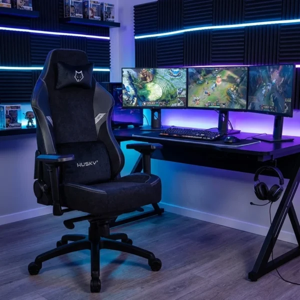 Cadeira Gamer Husky Saucer: Ergonomia e durabilidade premium para o seu setup 2 Cadeira Gamer Husky Saucer em um setup gamer